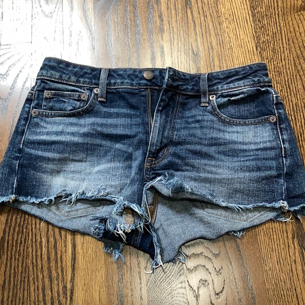 AMERICAN EAGLE slightly cheeky stretch jean shorts